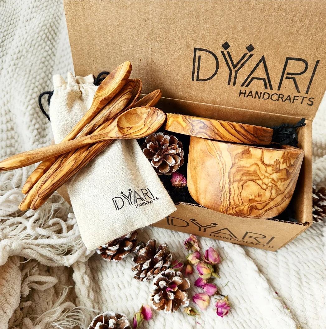 http://dyarihandcrafts.com/cdn/shop/products/must-have-gift-box-dyarihandcrafts-1.jpg?v=1668195677