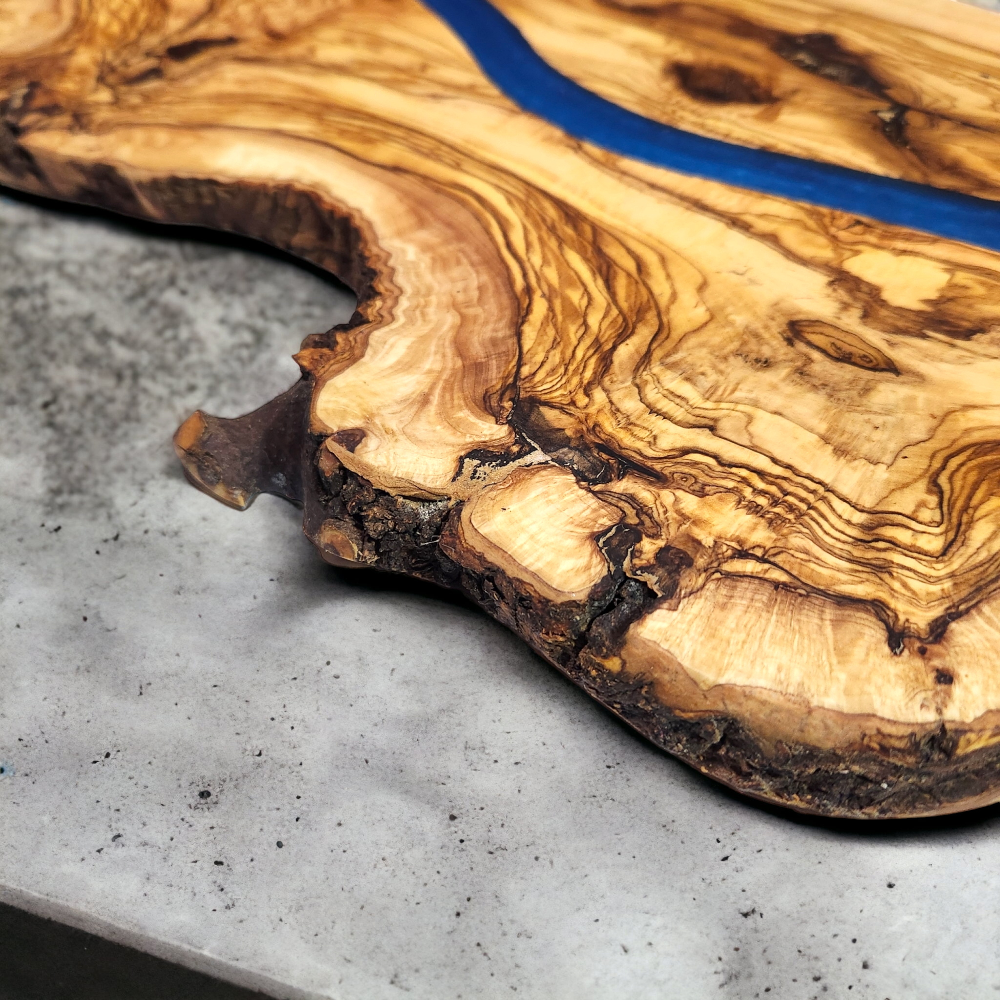 Olive Wood Epoxy Black Resin – PhiHandCraft